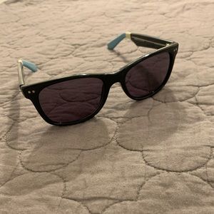 Toms wayfarer black sunglasses
